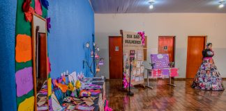 Exposição que homenageia mulheres pode ser visitada no CRAS de Selvíria