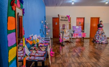Exposição que homenageia mulheres pode ser visitada no CRAS de Selvíria