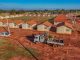Prefeitura avança com implantação da rede elétrica de novo conjunto habitacional em Selvíria